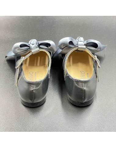 Patent shoe with satin bow