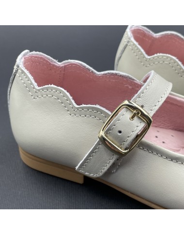 Scalloped leather ballerina