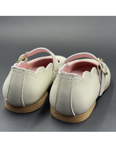 Scalloped leather ballerina