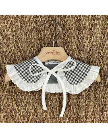 Reversible lace collar