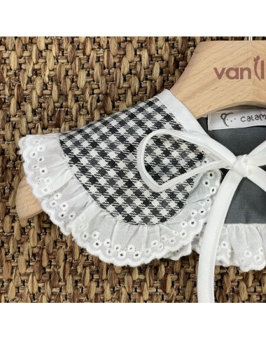 Reversible lace collar