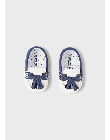 Loafers with tassels