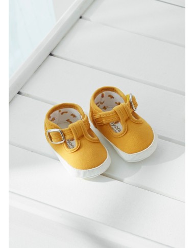 Shoes with canvas eyelets