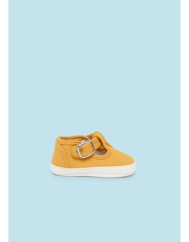 Shoes with canvas eyelets