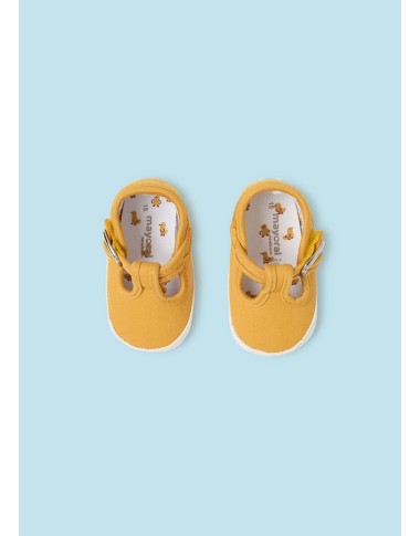 Shoes with canvas eyelets