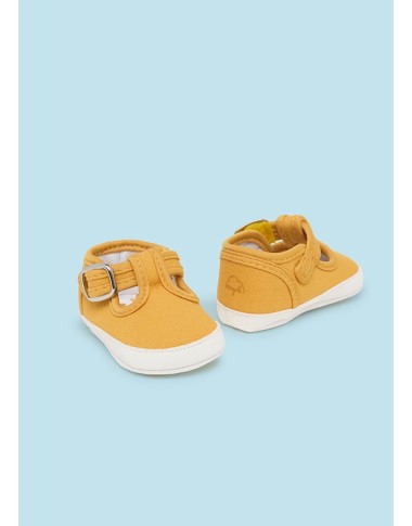 Shoes with canvas eyelets