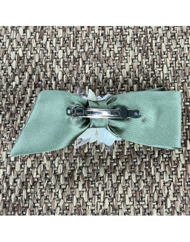 Bow clip with flower