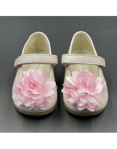 Ballerina ceremony with flower