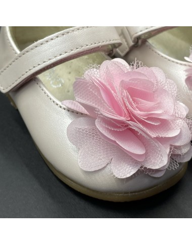 Ballerina ceremony with flower