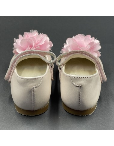 Ballerina ceremony with flower