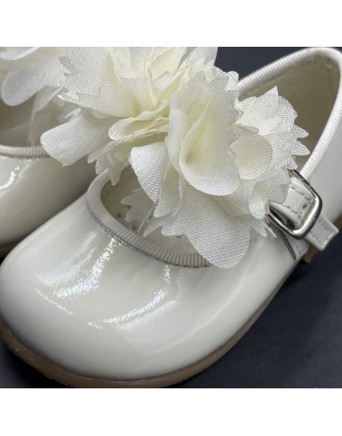 Ballerina ceremony with flowers