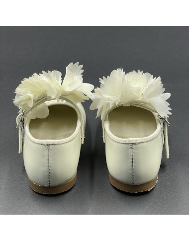 Ballerina ceremony with flowers