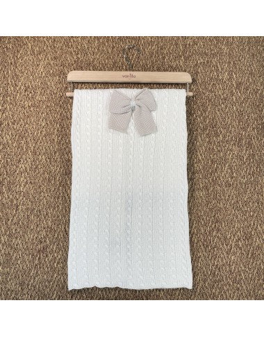 Braids and bow blanket in cotton thread