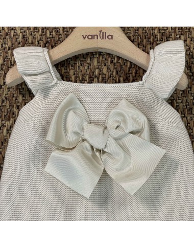 Thread dress with bow