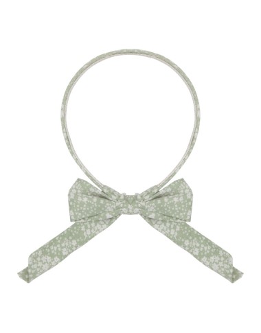 Bow headband at the nape of the neck
