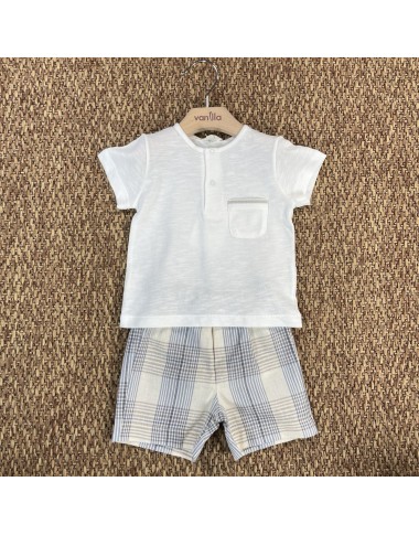 T-shirt and Bermuda shorts