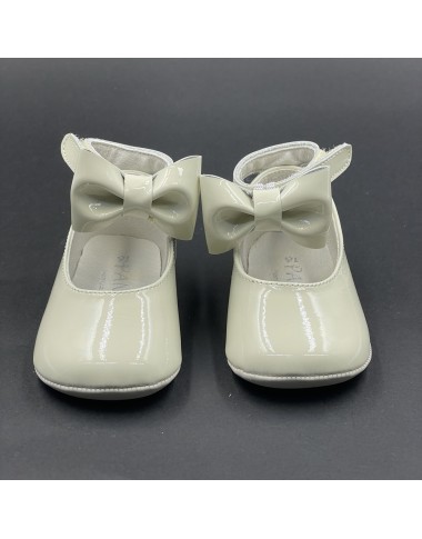 Shoes with bow