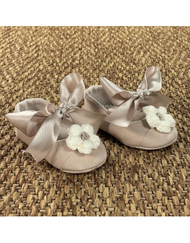 Shoes with wool flower