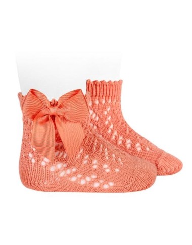 Short perforated sock with bow thread