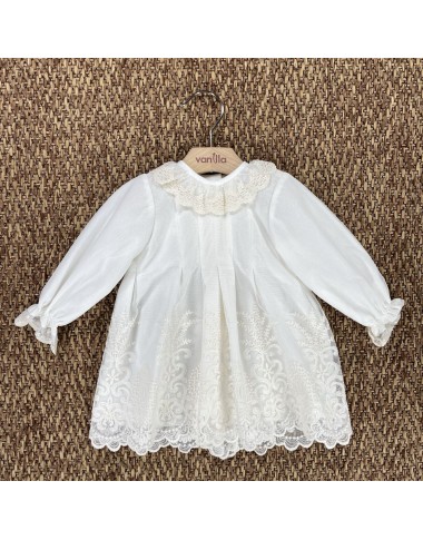 Elegant dress in macramè