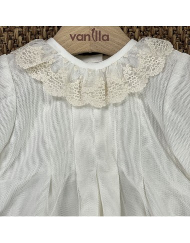 Elegant dress in macramè