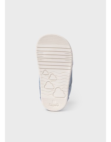 Shoes first steps Barefoot