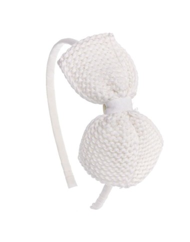 Circle with crochet bow