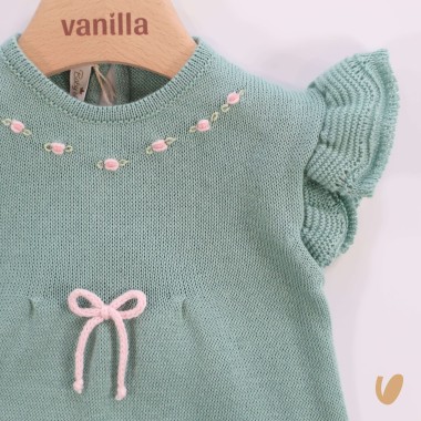 Pagliaccetto in filo roselline Set Nascita e Uscita Clinica