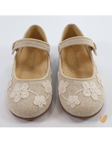 Embroidered dancers in linen