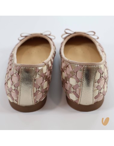 Multicolor woven dancers