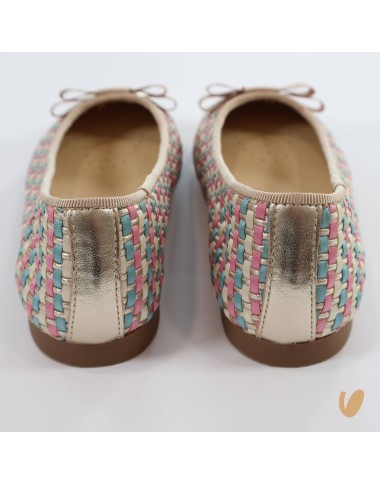 Multicolor woven dancers