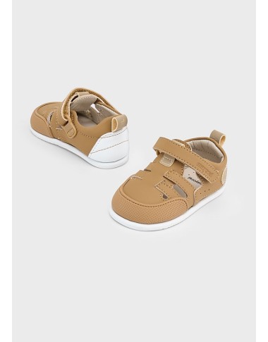 Shoes first steps Barefoot