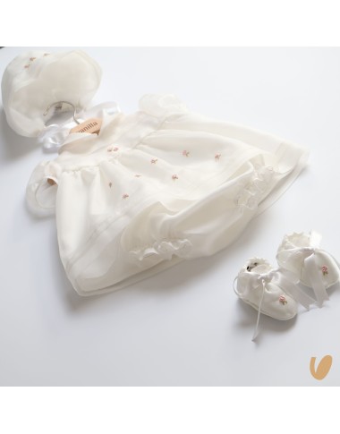 Complete in embroidered silk