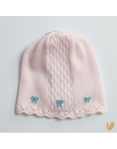 Hat in love knot thread