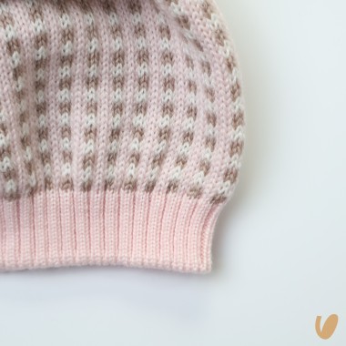 Cappello in lana con pompon Cappello e Babbucce