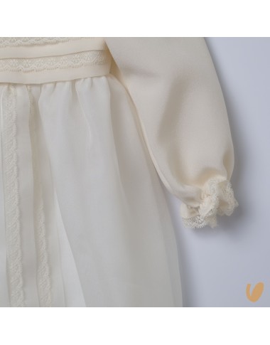 Complete in pure silk