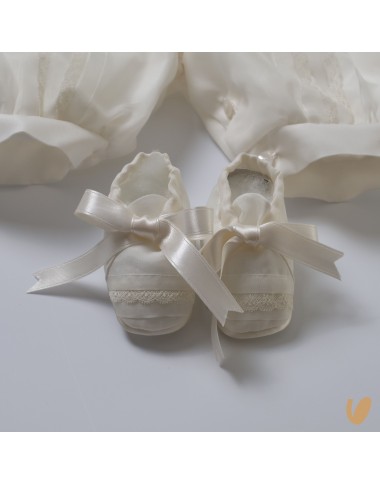 Complete in pure silk