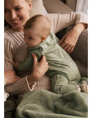 Handsuits and closing feet