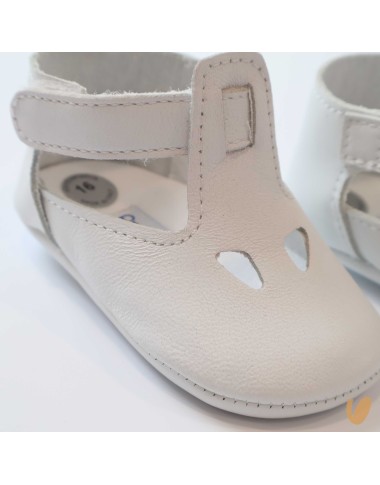 Leather eyelets shoes