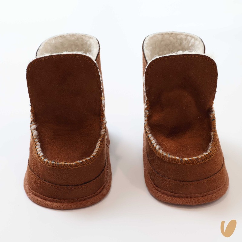 Stivaletti in camoscio e sherpa Scarpe