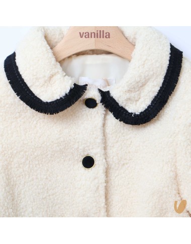 Boucle coat and fringes