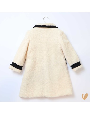 Boucle coat and fringes