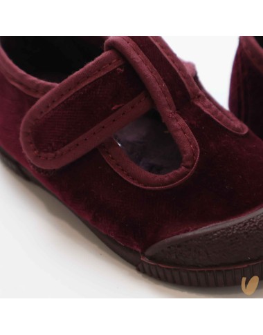 Velvet eyelets shoes