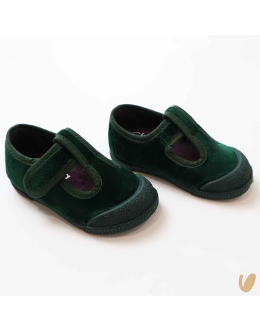 Velvet eyelets shoes