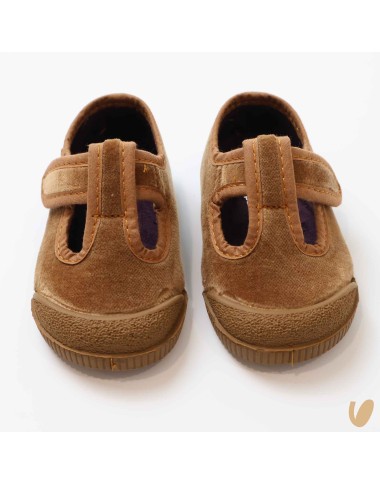 Velvet eyelets shoes