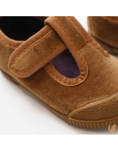 Velvet eyelets shoes