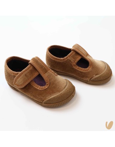 Velvet eyelets shoes