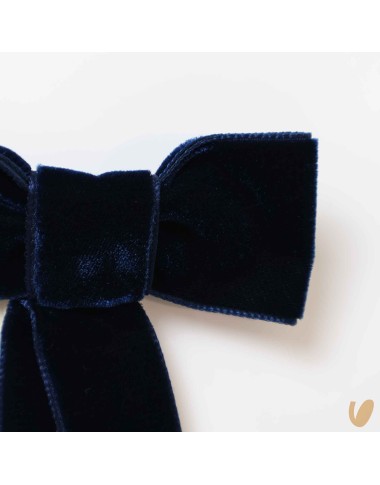 Clothespin with velvet bow