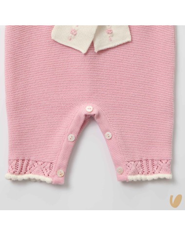 Flat and embroidery wool suit