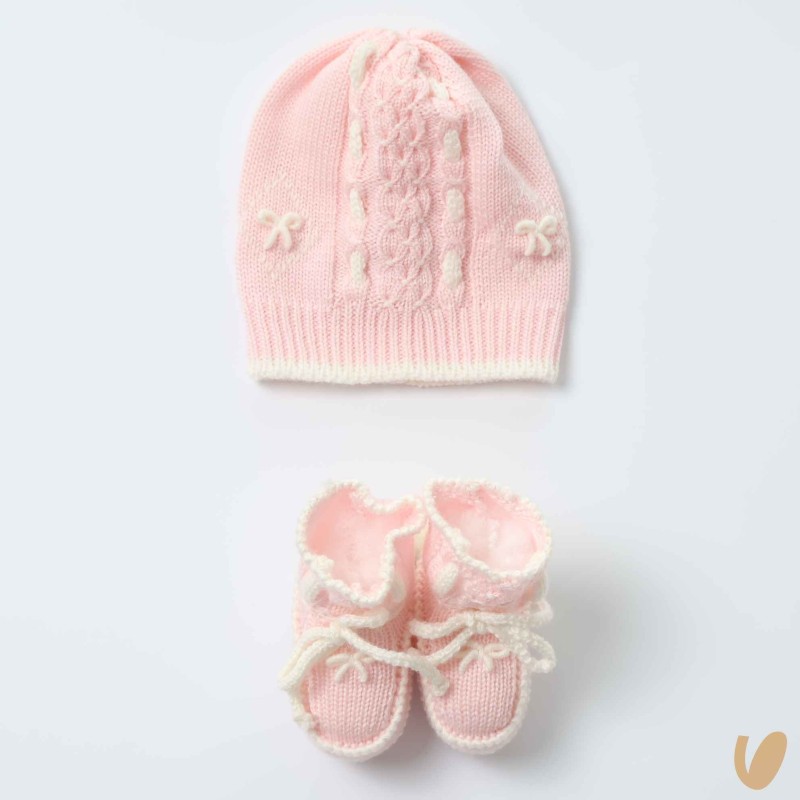 Cappello e scarpette in lana ricamate a mano Accessori